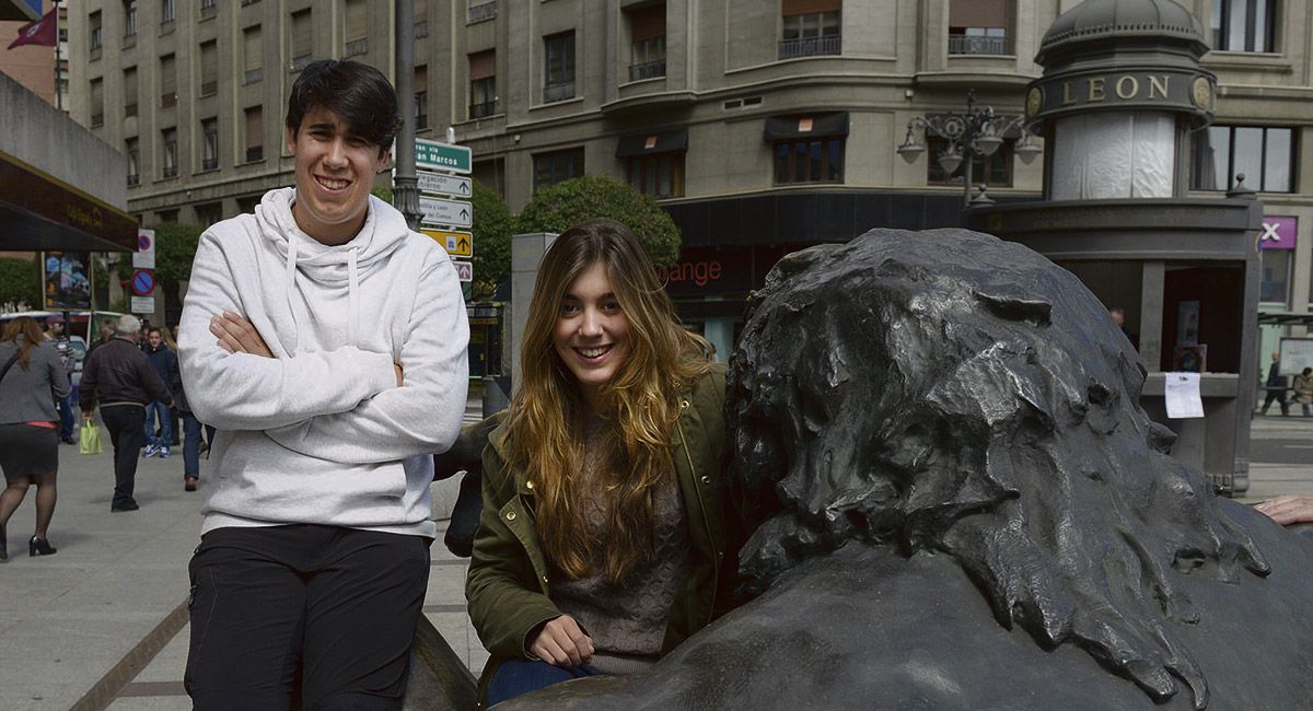 Mario Santos Arias y Lores Espinosa von Wichmann, los directores del documental que hoy se presenta en el Ateneo Varillas de León. | MAURICIO PEÑA