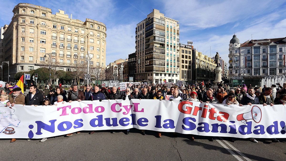 Manifestación en defensa de la sanidad pública de Castilla y León. | MIRIAM CHACÓN (ICAL)