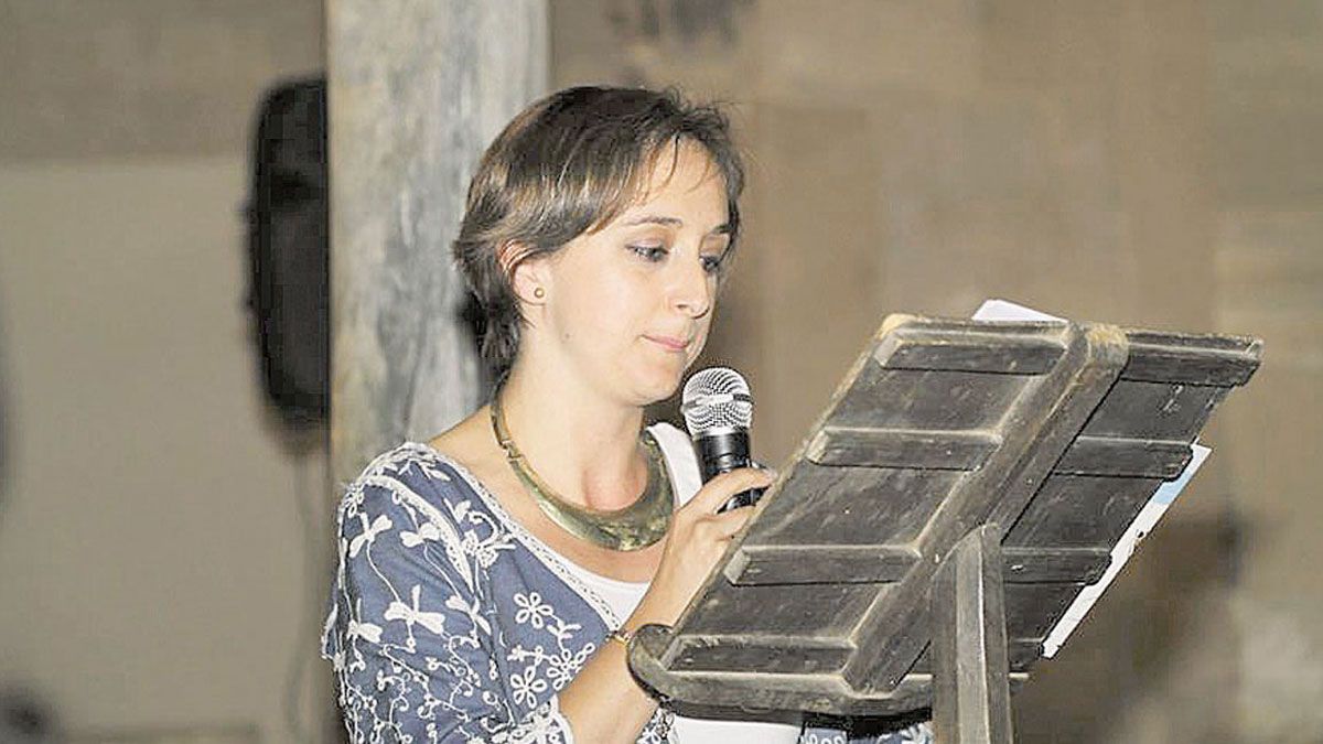 La poeta leonesa Sara Otero en un acto público. |  L.N.C.