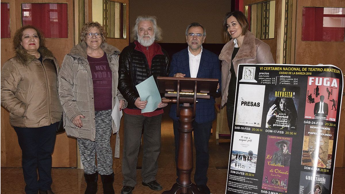 El alcalde, José Miguel Palazuelo, la concejala de Cultura y los miembros de Templete presentan el certamen. | PRIETO
