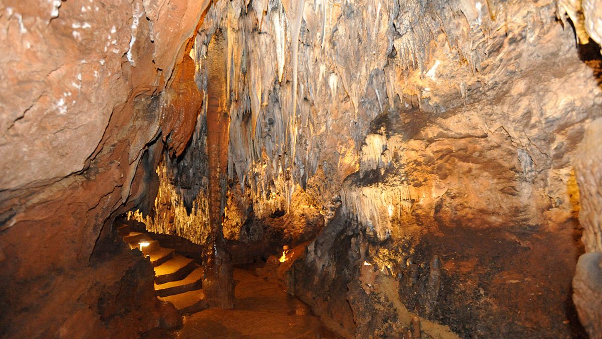 La Cueva de Valporquero en una imagen de archivo. | DANIEL MARTÍN