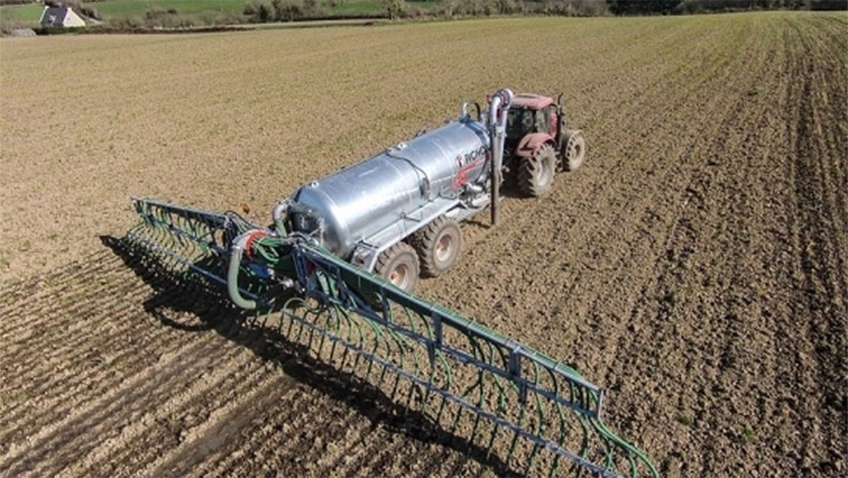 Modelo de cuba por el que tendrán que apostar los agricultores a la hora de inyectar el estiércol en el suelo. | L.N.C.