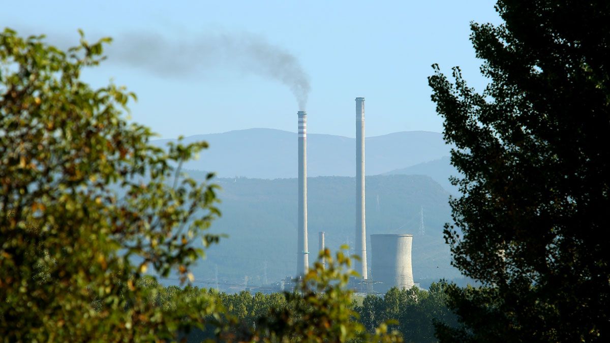 Imagen de la central térmica de Compostilla, una de las que ha anunciado el cierre junto a la de Anllares. | ICAL