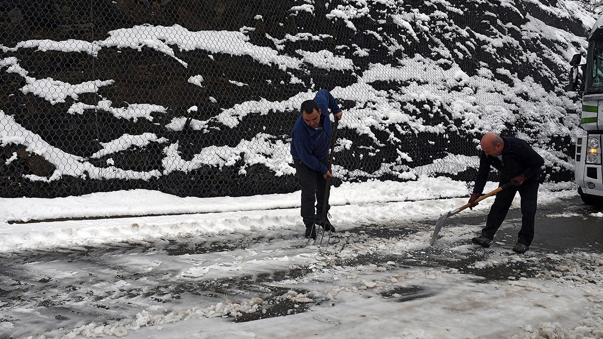 Nieve en las carreteras de León en una imagen de esta semana. | ICAL