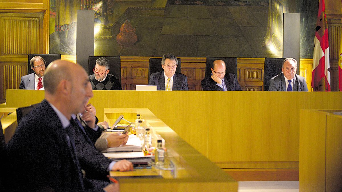 La Diputación celebró este miércoles el pleno ordinario de enero. | MAURICIO PEÑA