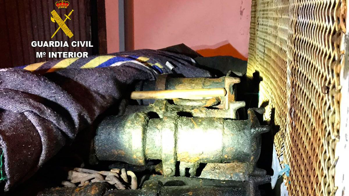 Parte del material que robaban los dos detenidos.| G.C. Parte del material que robaban los dos detenidos.| G.C.
