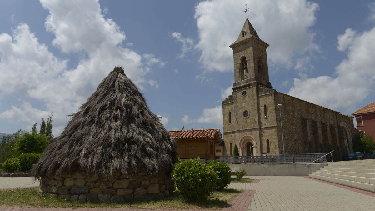 En la provincia de León hay un total de 1.294 iglesias católicas. Raro es el pueblo en el que no hay parroquia. | MAURICIO PEÑA