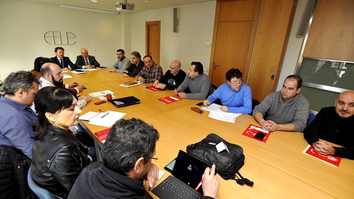 La Fele y los sindicatos han constituido la mesa negociadora del convenio siderometalúrgico de León. | DANIEL MARTÍN