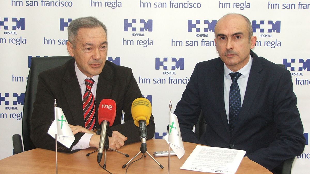 El presidente de AECC, Serafín de Abajo, y el director médico de HM Regla y HM San Francisco, Jesús Saz. | L.N.C.