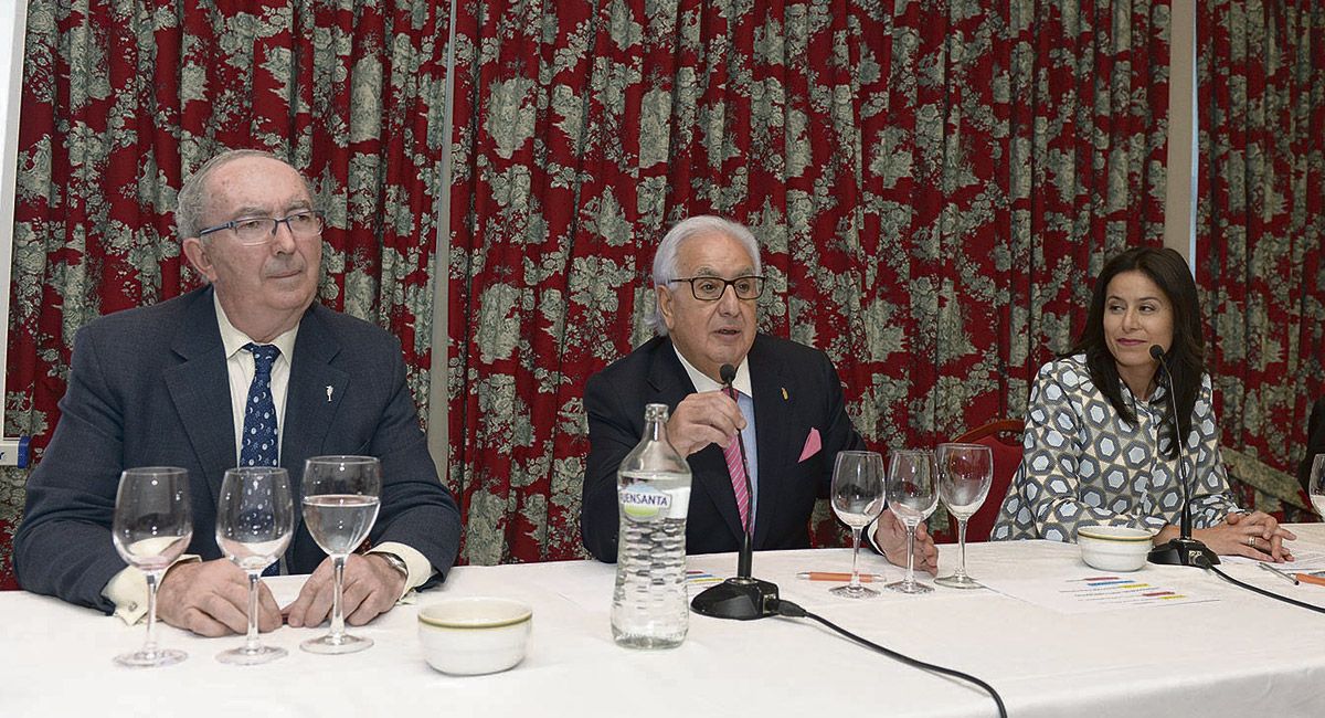 Custodio López Zamarra, Pablo San José y Cristina Puente durante la presentación en el Hotel Conde Luna. | MAURICIO PEÑA