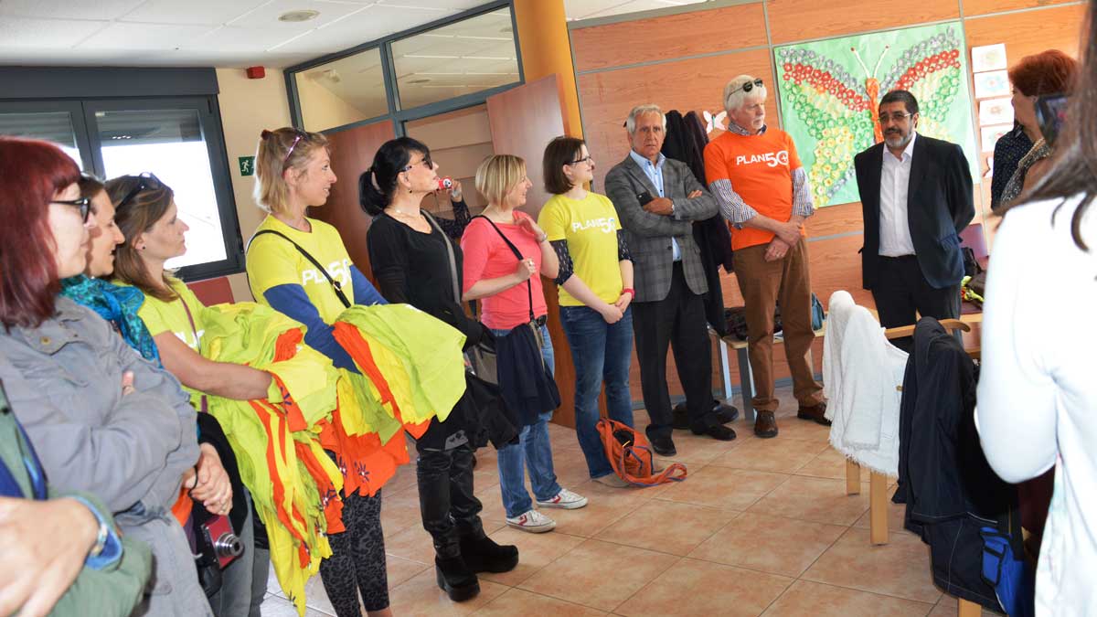 Manuel Mitadiel con algunos de los visitantes del programa Active 1. | L.N.C.