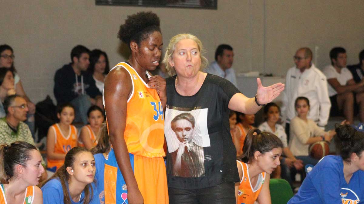 Las jugadoras del Aros durante un entrenamiento. | DANIEL MARTÍN