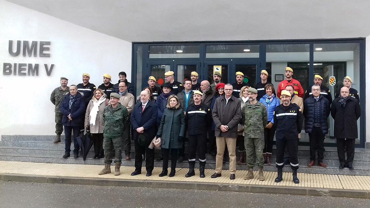 La delegada del Gobierno en Castilla y León, María José Salgueiro, acompañada por los subdelegados del Gobierno, visita las instalaciones del Quinto Batallón de Intervención de Emergencias. | L.N.C.