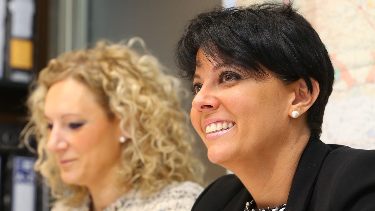 La portavoz de Ciudadanos en Ponferrada, Rosa Luna, junto a la concejala Ruth Santín. | C. SÁNCHEZ (ICAL)