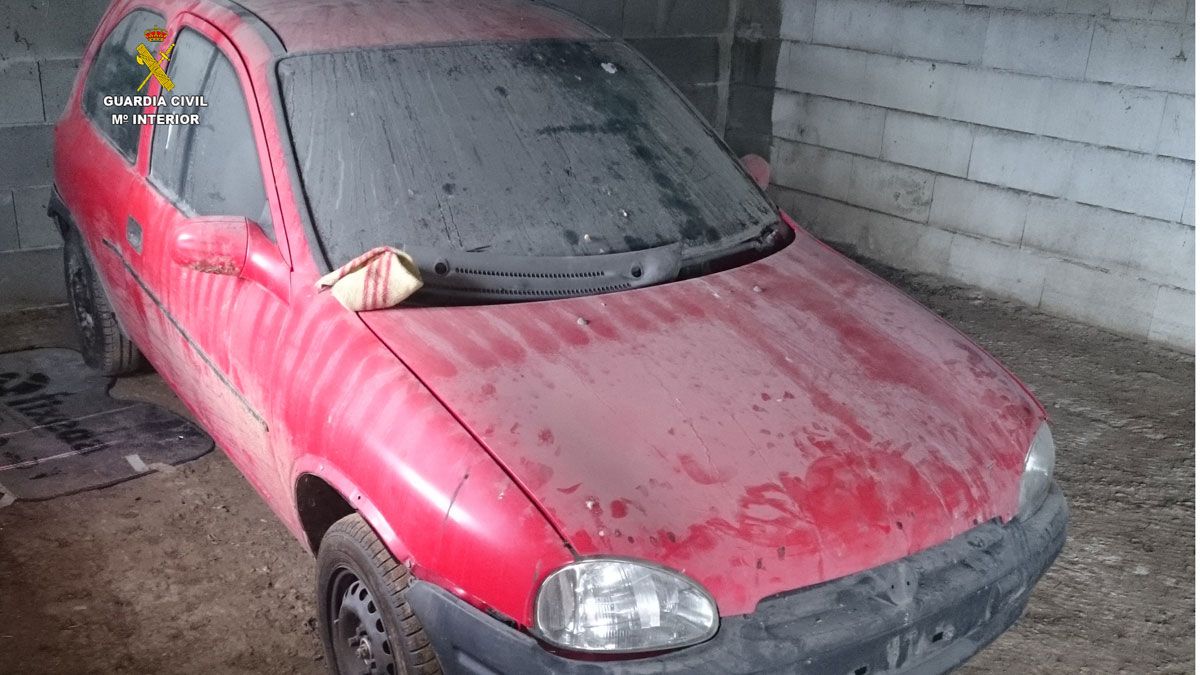 El coche incautado en la operación. | GUARDIA CIVIL El coche incautado en la operación. | GUARDIA CIVIL