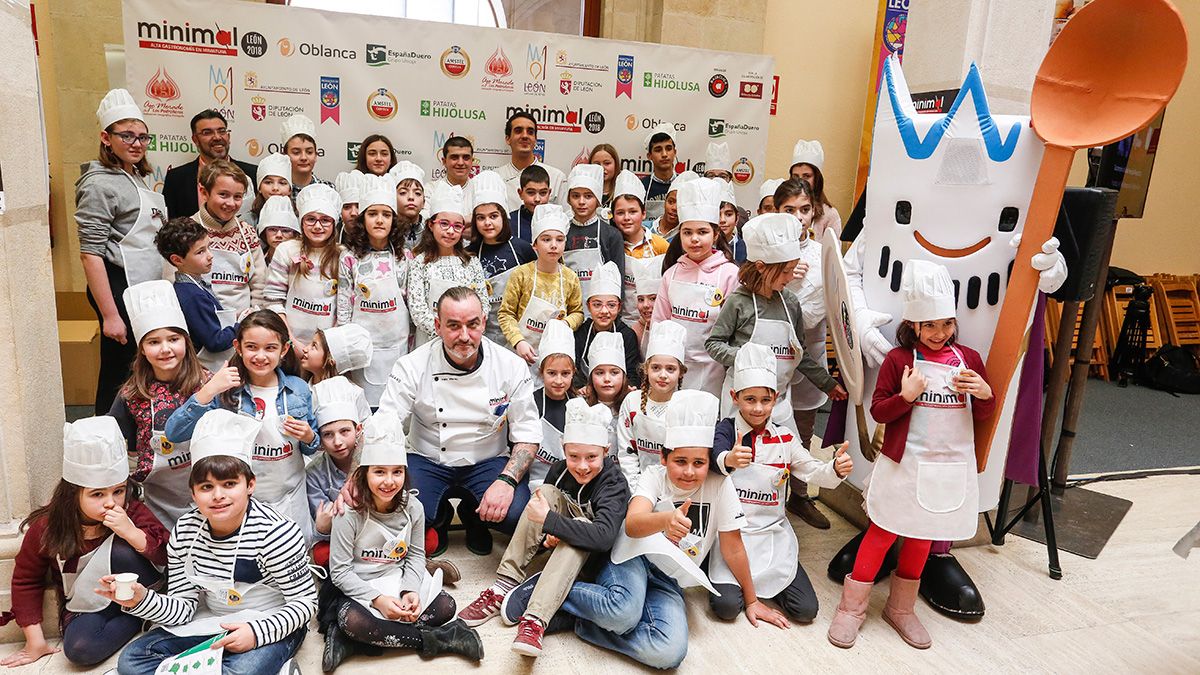 León acoge la iniciativa 'Minimal Junior' dirigida a niños que acompañados de un cocinero preparan recetas fáciles como una de las actividades de la Capitalidad Gastronómica. | ICAL