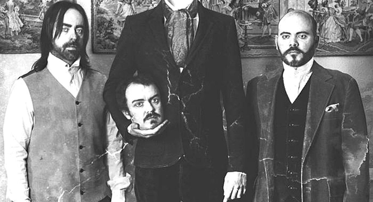 La cabeza cortada de Manuel Cabezalí, flanqueada por sus compañeros Javier Couceiro y Jaime Olmedo. | IRIS BANEGAS