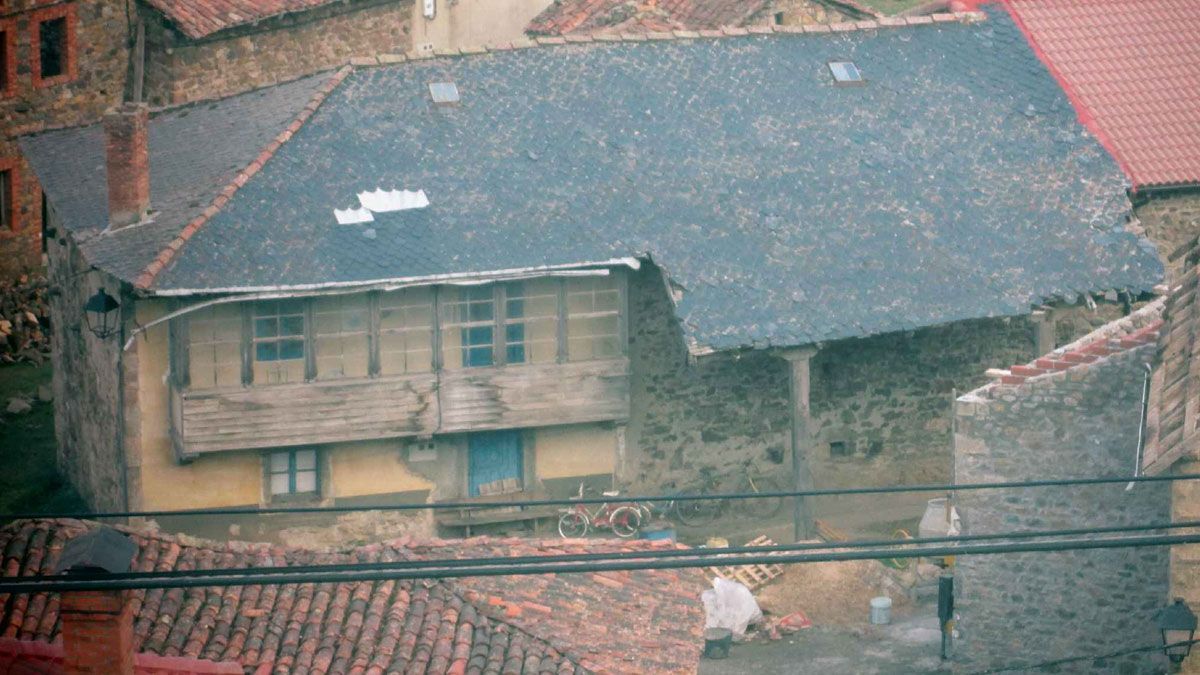 La vivienda en la que supuestamente fue retirada una portalada típica.