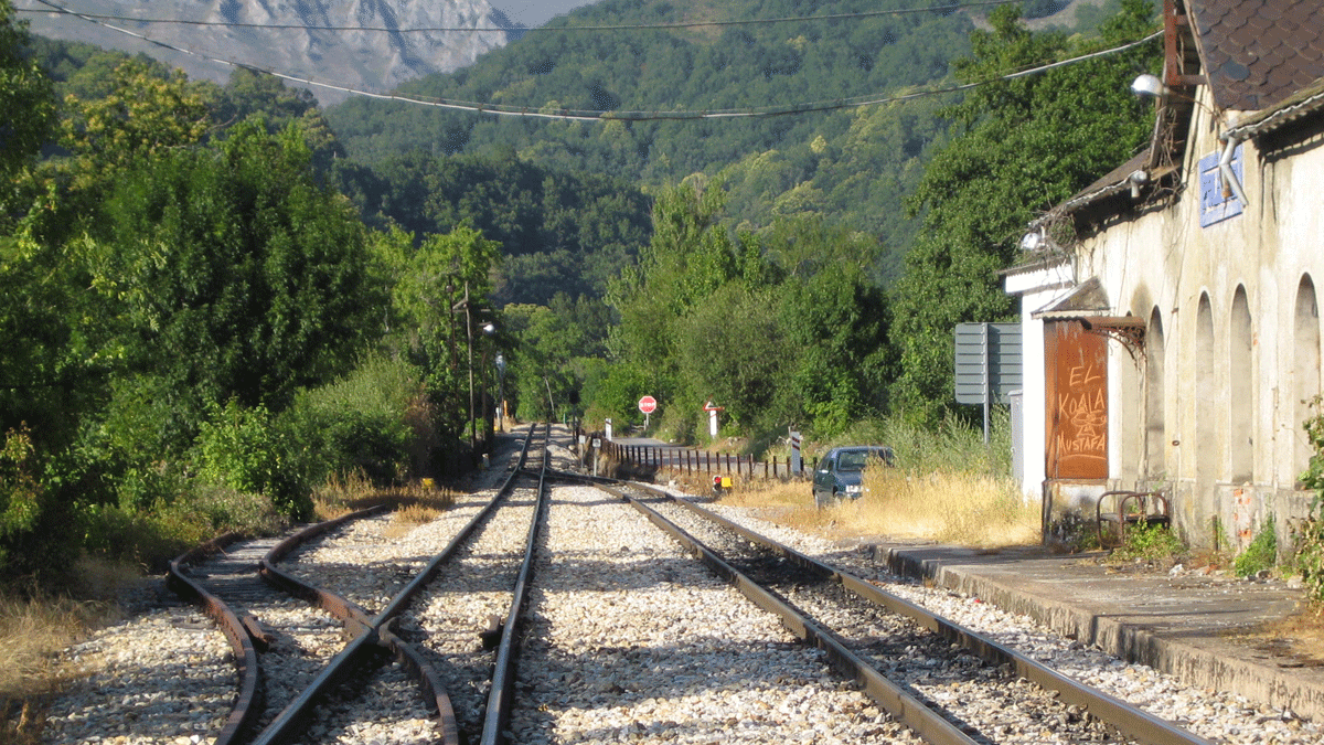 La estación de Palacios del Sil, desde donde saldría el bici raíl