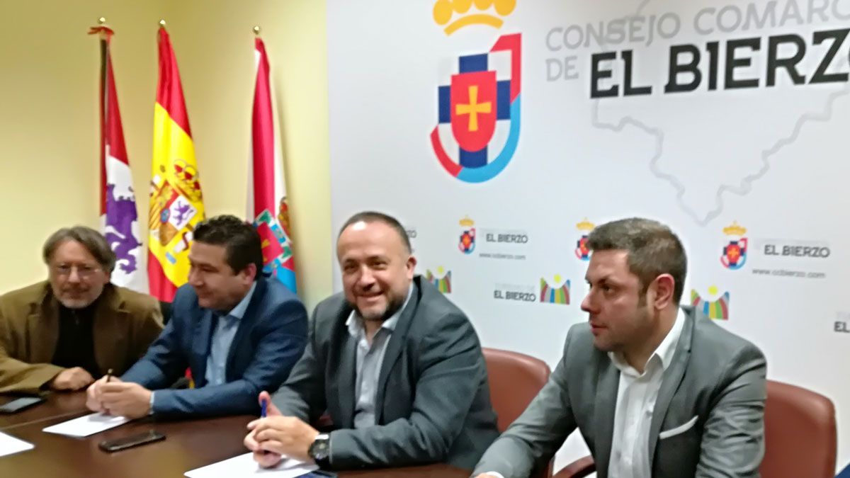 Santos reunido con la presidencia del Consejo Comarcal. | M.I.