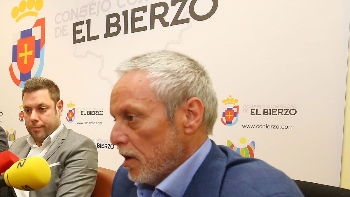 Artemio Martínez explicando el proyecto de investigación. | ICAL