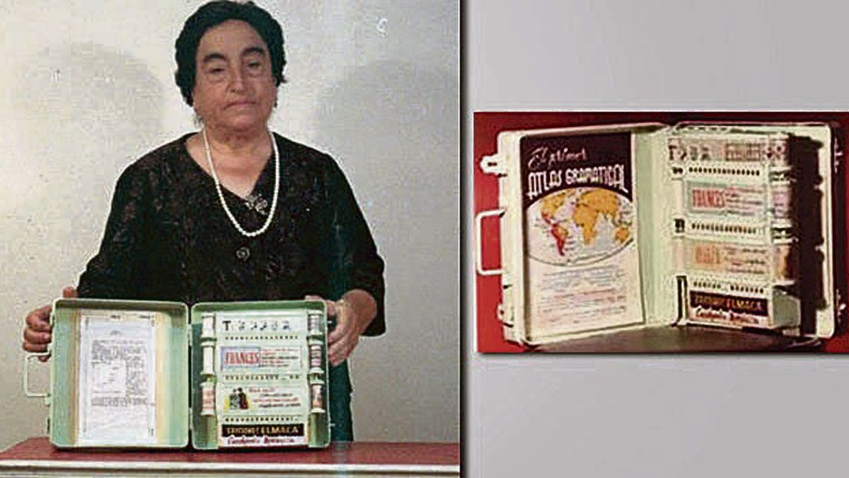 Sobre estas líneas doña Angelita con su enciclopedia electrónica, precursora del libro electrónico.