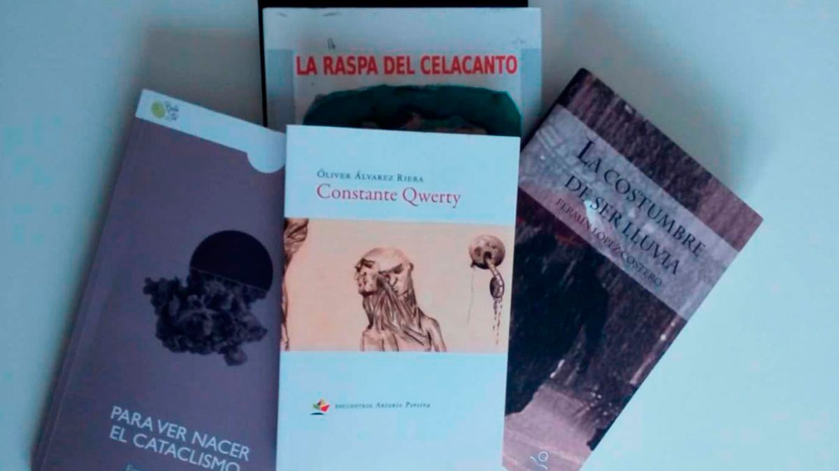 Algunos de los trabajos literarios anteriores de Óliver acompañando a su última obra. Algunos de los trabajos literarios anteriores de Óliver acompañando a su última obra.