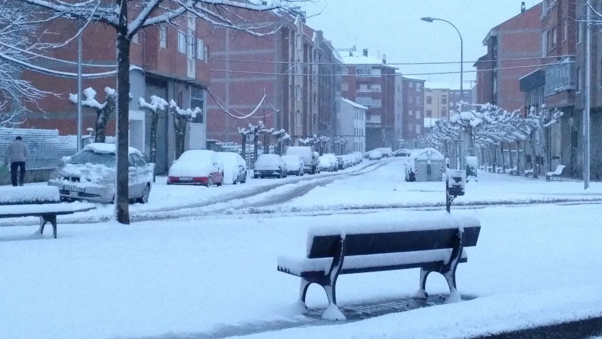 La nieve ha dejado estampas blancas en Ponferrada. | M.IGLESIAS La nieve ha dejado estampas blancas en Ponferrada. | M.IGLESIAS