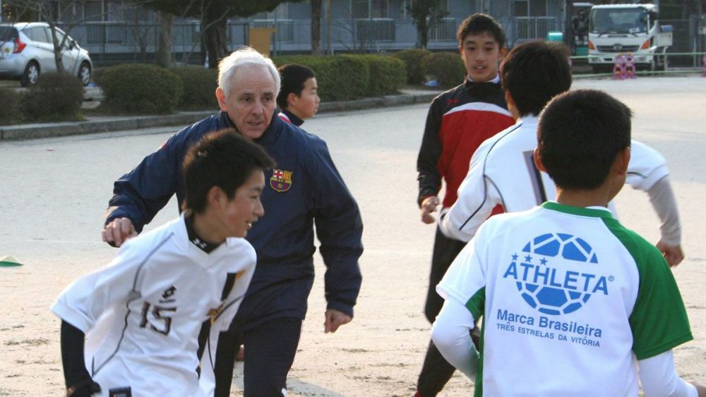 Toño de la Cruz, un leonés enseñando el ‘gen Barça’ en el país del sol