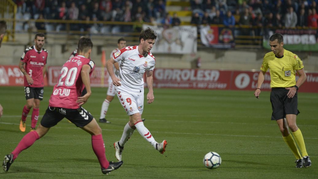 Guarrotxena, durante el encuentro de la primera vuelta frente al Albacete. | MAURICIO PEÑA