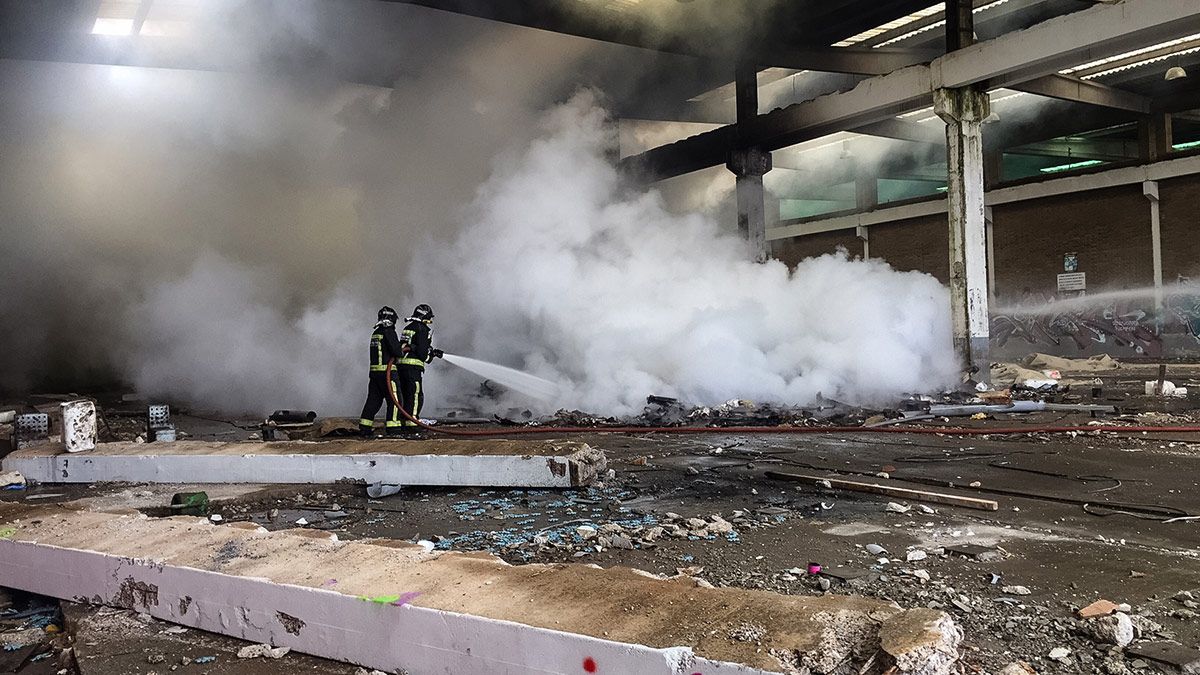 Imagen de la intervención de los Bomberos. | BOMBEROS DE LEÓN Imagen de la intervención de los Bomberos. | BOMBEROS DE LEÓN