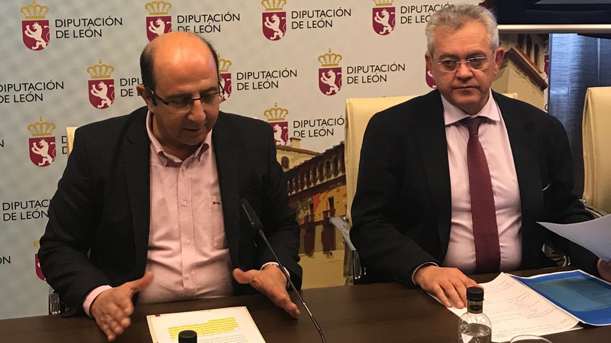 Francisco Castañón (i) y José M. Nieto presentaron este jueves el balance.
