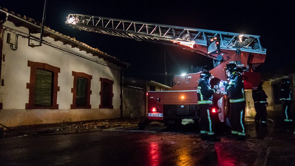 Imagen de la intervención de los Bomberos. | BOMBEROS DE LEÓN