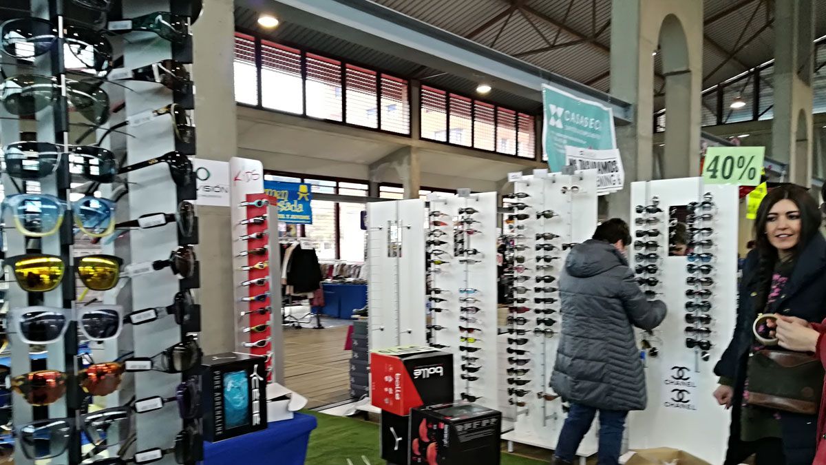 Apertura de la Feria de las rebajas de invierno en Ponferrada. | M.IGLESIAS