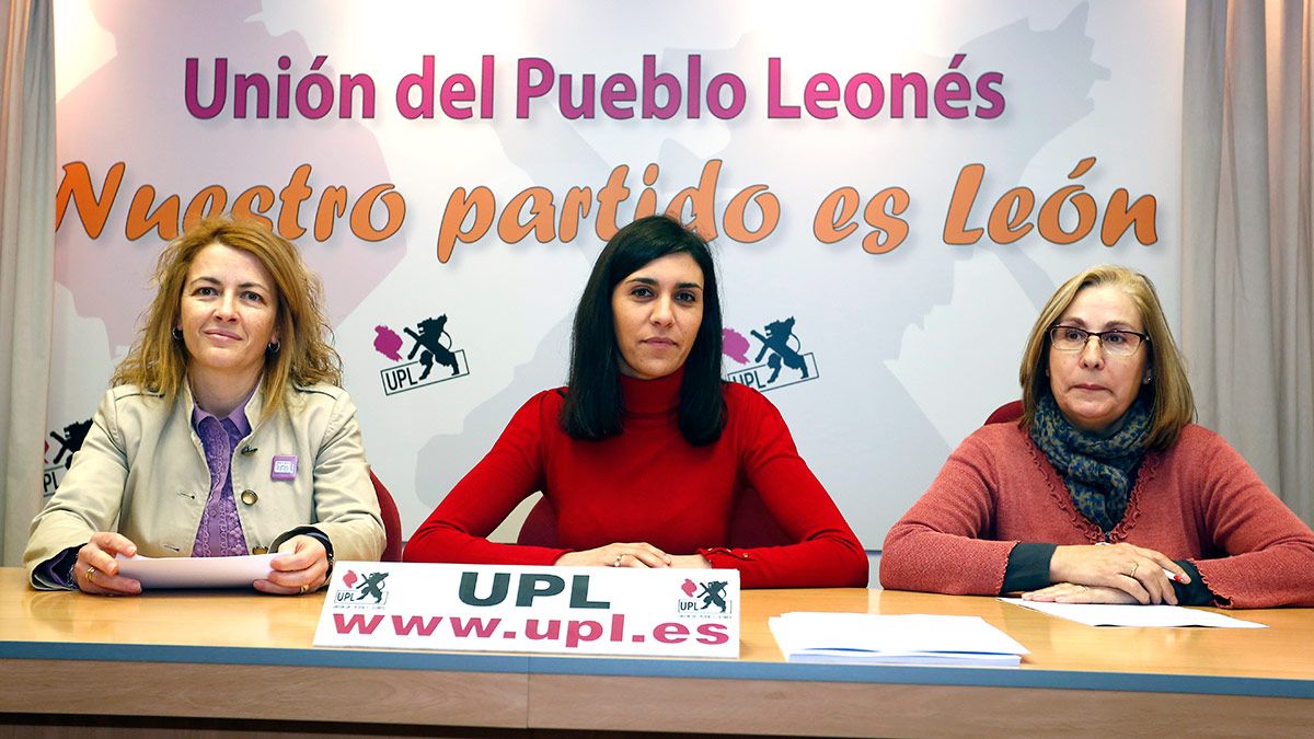Las concejalas de Sahagún, Pola de Gordón y San Andrés del Rabanedo, Rosa Quintanilla (I), Sara Herrero (C) y Rosa María Fernández (D), explican la postura de UPL sobre la huelga del Día de la Mujer Trabajadora. | ICAL Las concejalas de Sahagún, Pola de Gordón y San Andrés del Rabanedo, Rosa Quintanilla (I), Sara Herrero (C) y Rosa María Fernández (D), explican la postura de UPL sobre la huelga del Día de la Mujer Trabajadora. | ICAL