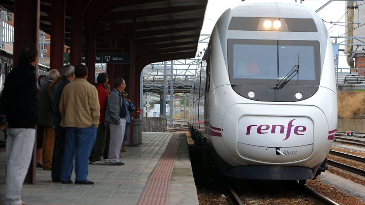 Imagen de un tren en la estación de Ponferrada. | L.N.C.