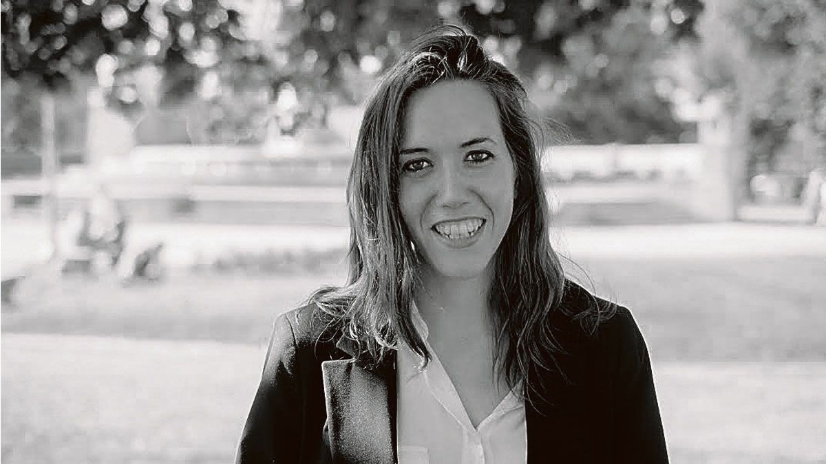 La poeta y escritora astorgana Violeta Serrano.