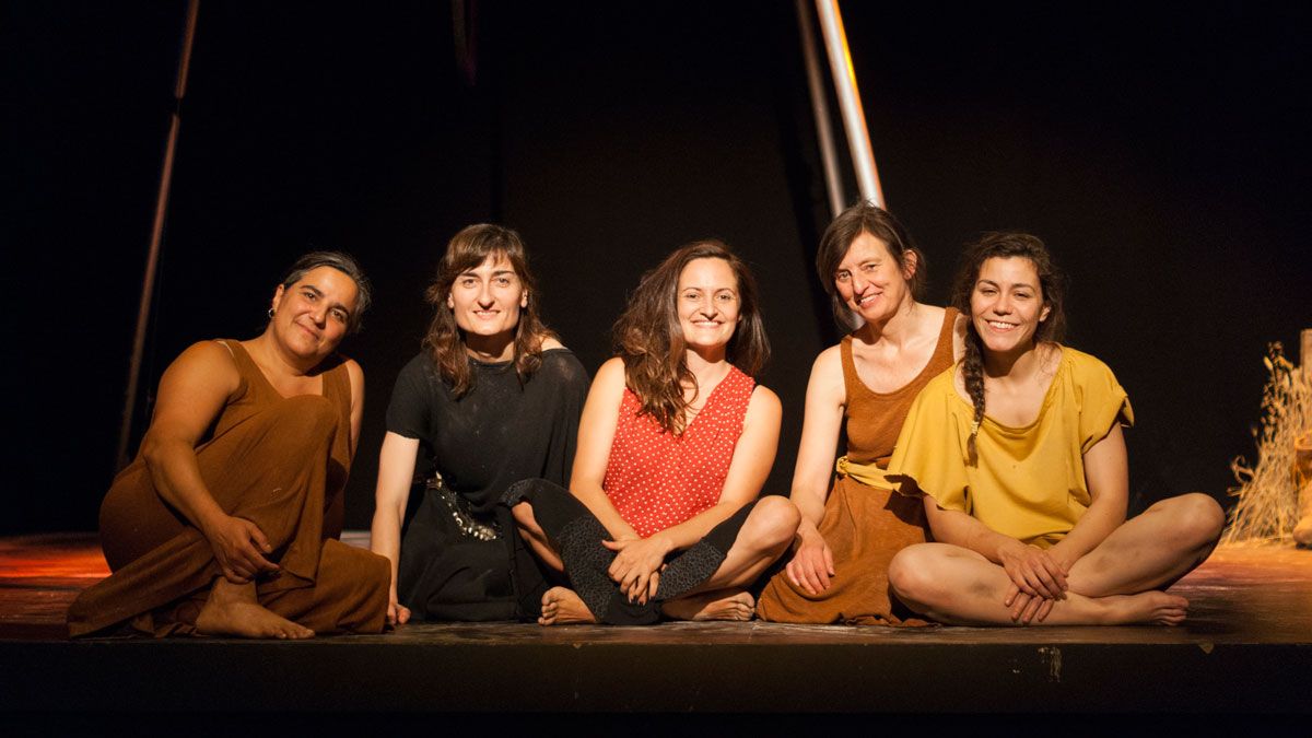 Las cinco integrantes del Colectivo de Mujeres Creadoras de Castilla y León, artífices de la representación de ‘Calendas Decreta’.
