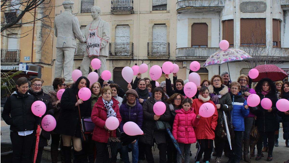 Las mujeres de Boñar pusieron el mandil al tratante y al ganadero. | A. HURTADO