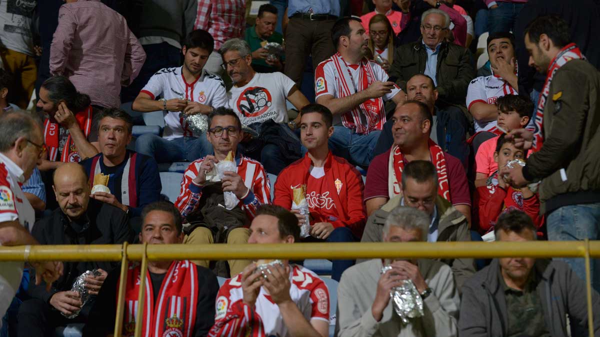 Aficionados de la Cultural y del Sporting, juntos en el Reino durante el choque de la primera vuelta. | MAURICIO PEÑA