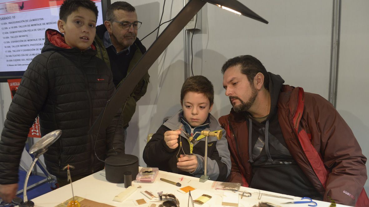 La muestra del gallo de pluma cumple este año con su vigésimo segunda edición, que será clausurada este domingo. / MAURICIO PEÑA La muestra del gallo de pluma cumple este año con su vigésimo segunda edición, que será clausurada este domingo. / MAURICIO PEÑA