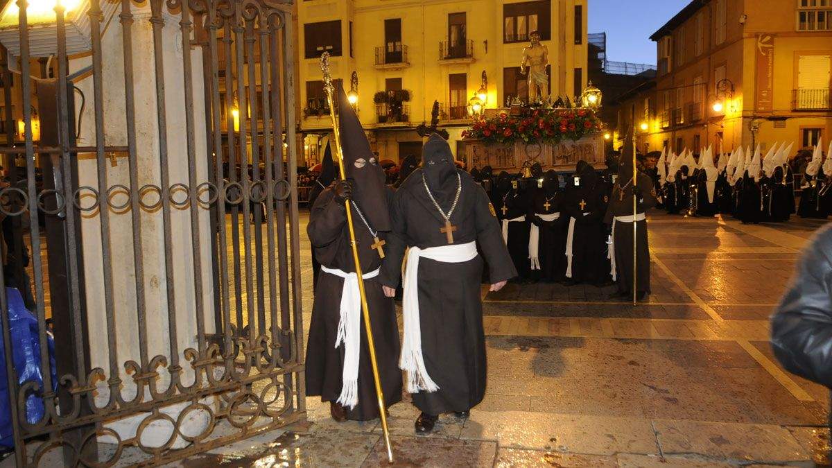 La Semana Santa suele ser el pretexto para la concesión de indultos a presos con delitos menores. | MAURICIO PEÑA