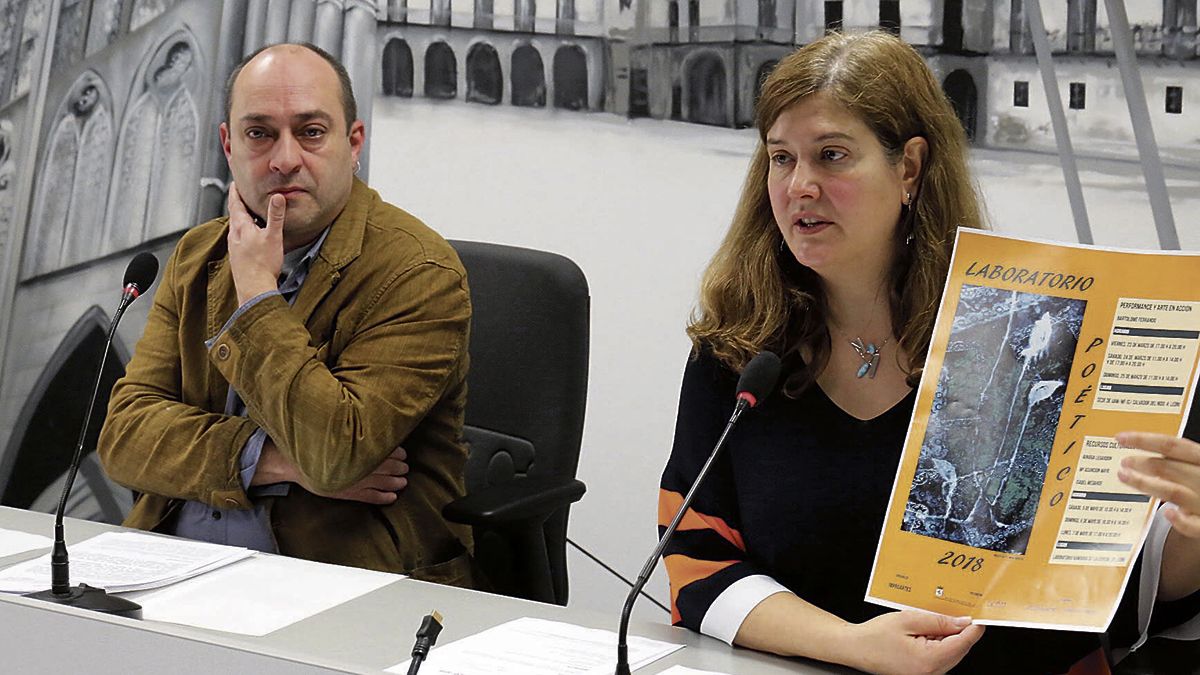 Víctor M. Díez y Margarita Torres, durante la presentación del Laboratorio Poético. | L.N.C.