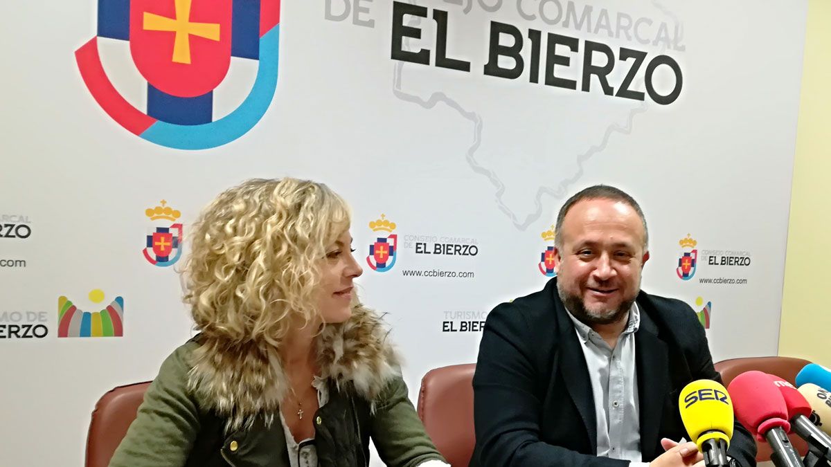 Mónica Salví y Gerardo Álvarez Courel en rueda de prensa presentando el servicio. | M.I.