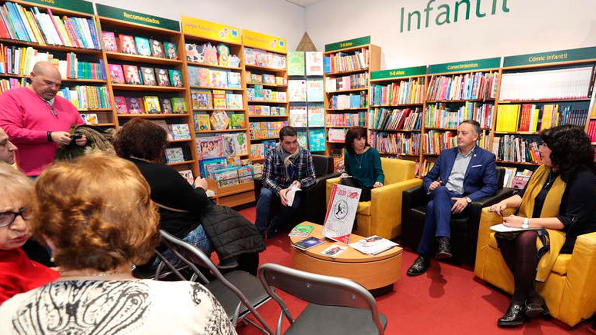 Primer encuentro del Club en la Casa del Libro del Ponferrada. | L.N.C.