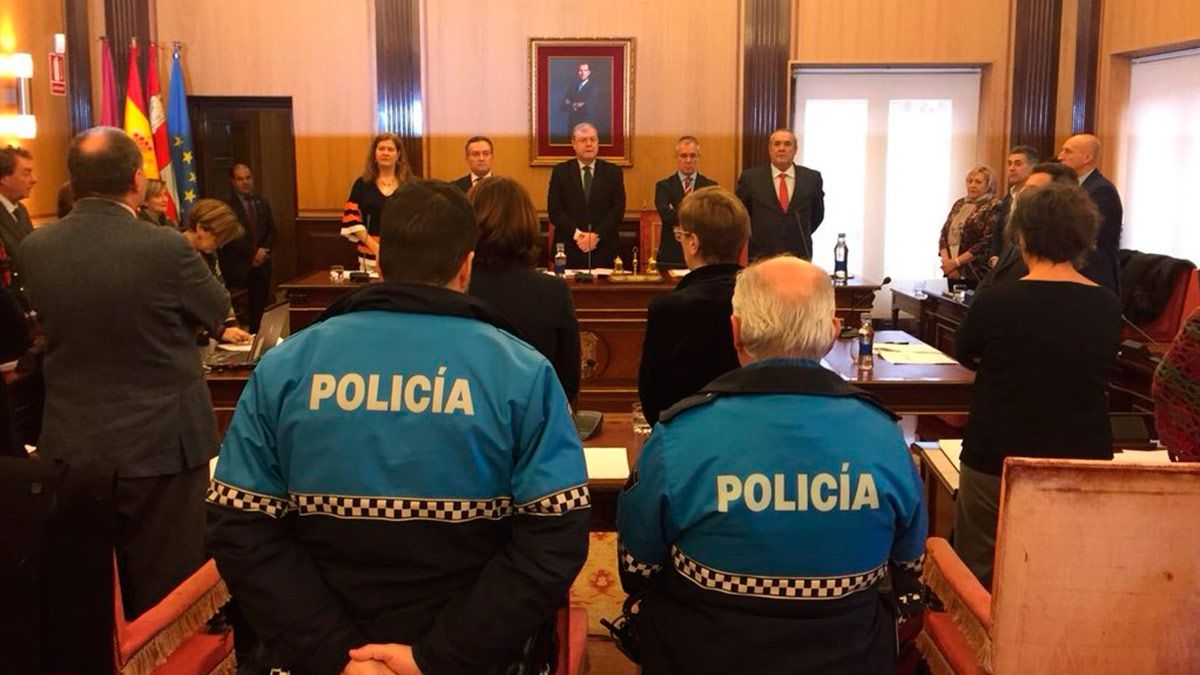 Un instante de la sesión plenaria celebrada este jueves en San Marcelo. | L.N.C.