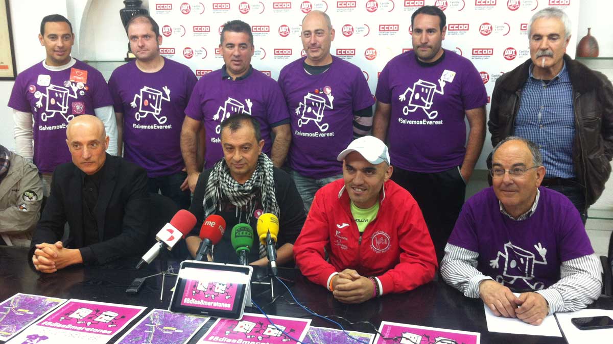 Los participantes en el reto solidario de los trabajadores de Everest.