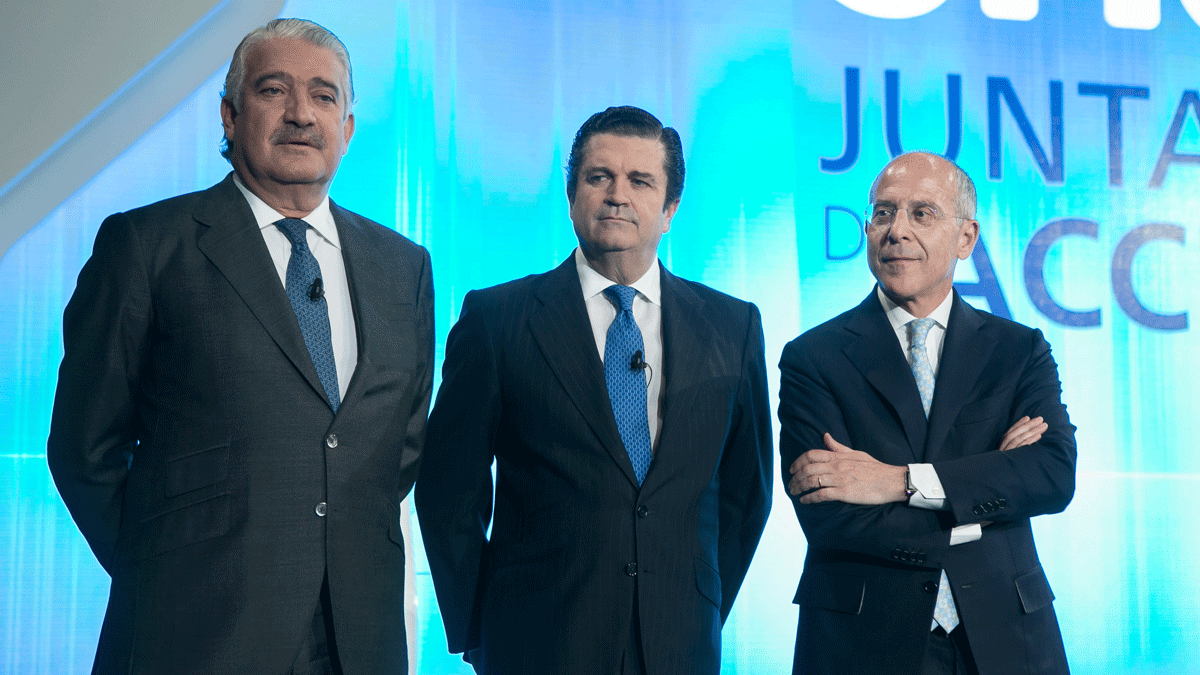 José Bogas, consejero delegado de Endesa; Borja Prado, presidente, y Francesco Starace, vicepresidente, este lunes en la Junta General de Accionistas. | L. N. C.