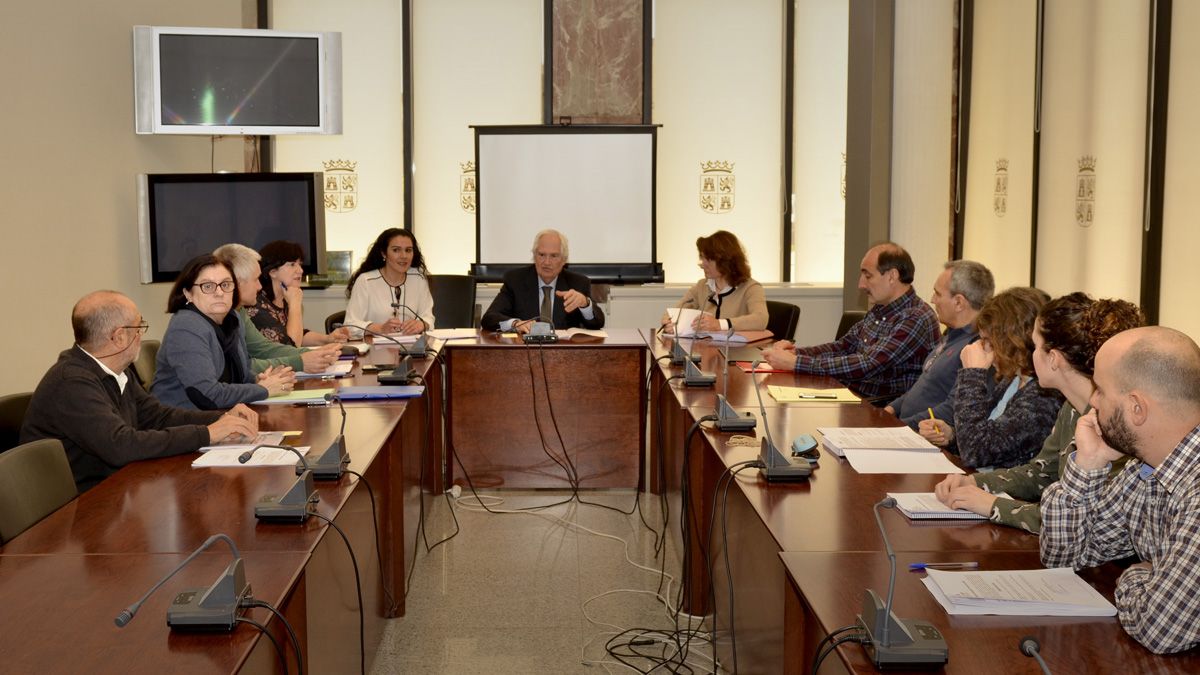 Reunión de la Comisión Territorial de Mejoras, presidida por Guillermo García. | L.N.C.