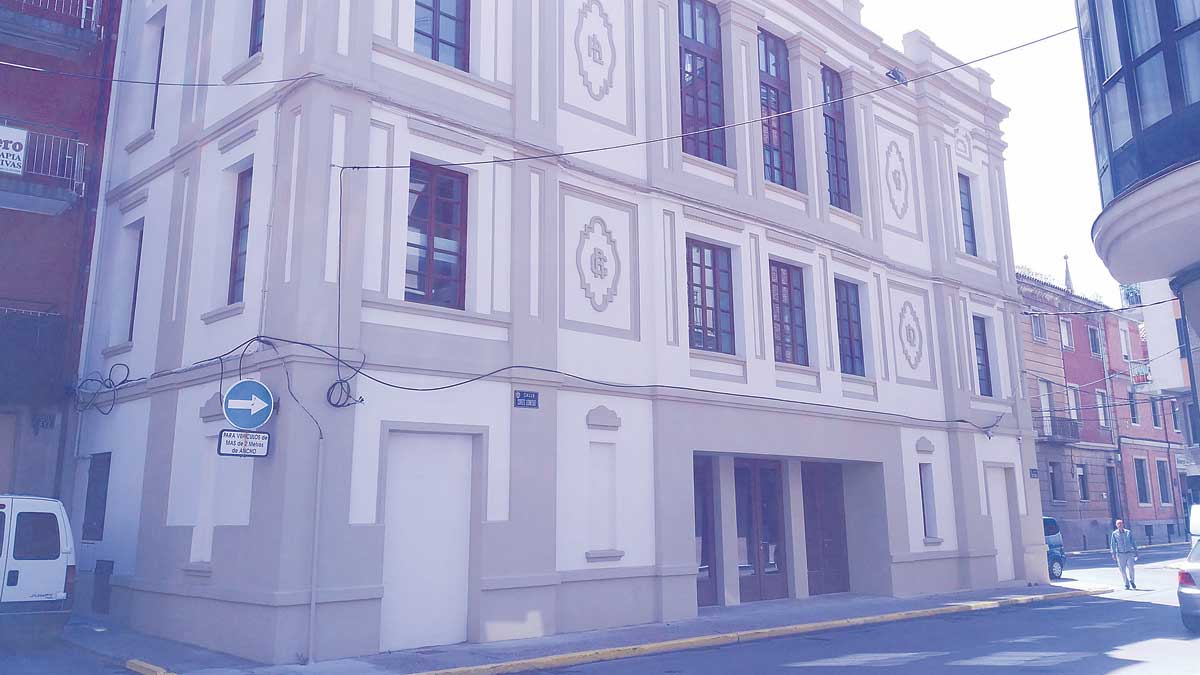 Exterior del Teatro Gullón, donde se celebrará la gala de los premios. | P.F.